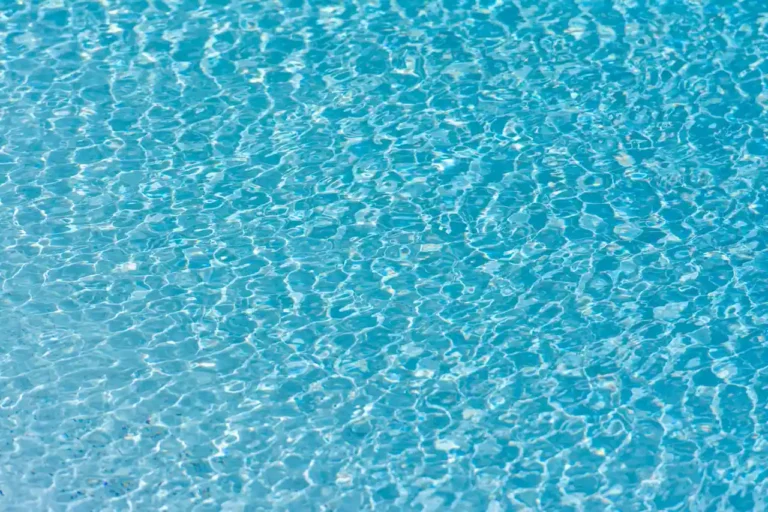Entretien piscine : la routine simple pour une eau claire