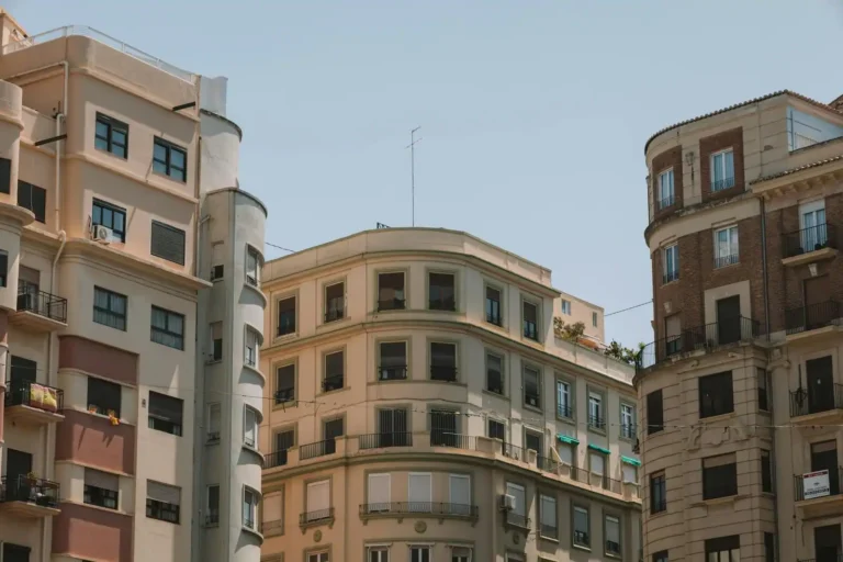 Actualité immobilier : les tendances à suivre pour acheter, louer ou rénover