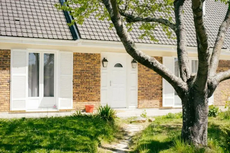 Aménagement extérieur de l&rsquo;entrée de maison : le guide