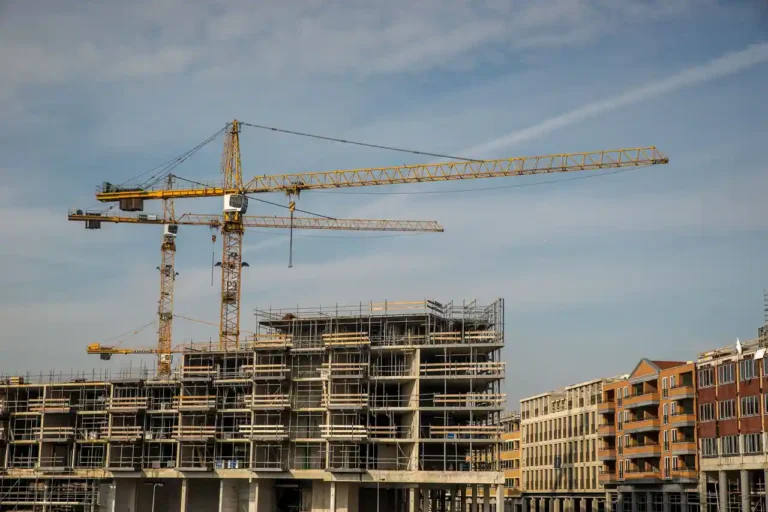 Construction d&rsquo;un bâtiment : toutes les étapes du chantier