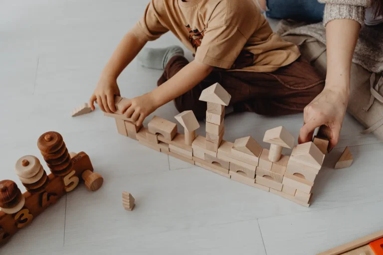 Construction en Kapla : tout tient dans une seule planchette