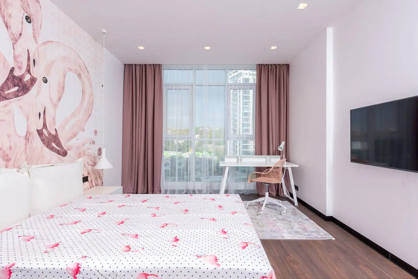 Chambre meublée claire et rangée prête à être louée chez un particulier