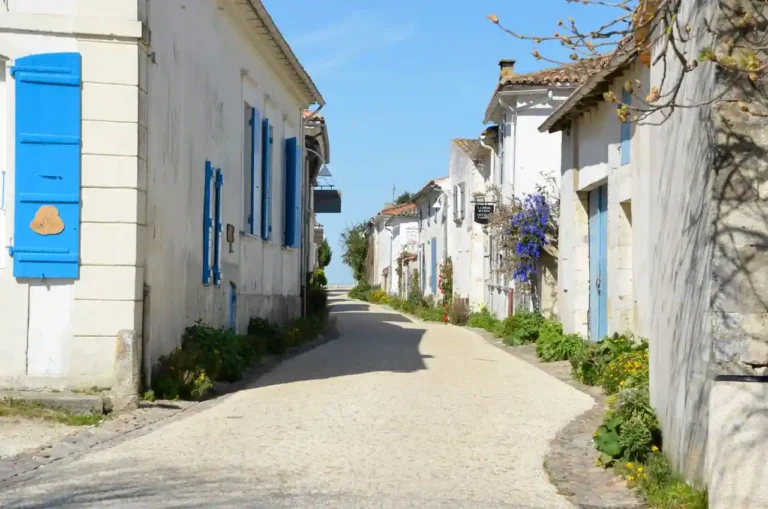 Location sur l&rsquo;île de Ré : bien choisir village, saison et logement