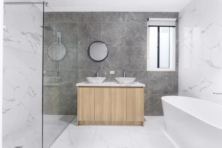 Prix d&rsquo;une rénovation de salle de bain : les fourchettes à connaître