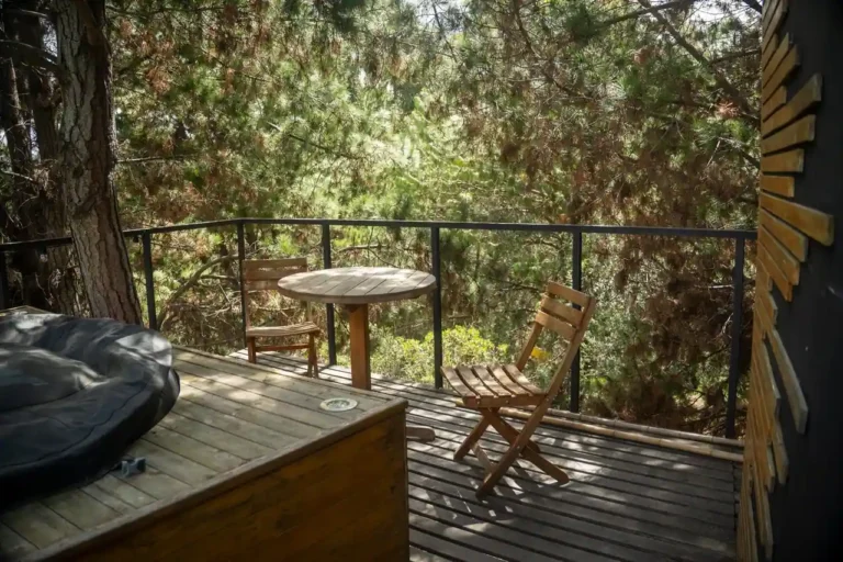 Table de jardin : bien la choisir (et s&rsquo;y retrouver chez Leroy Merlin)