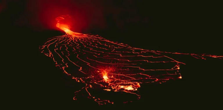 La chambre magmatique, ce réservoir caché sous les volcans