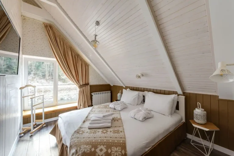 Chambre mansardée : aménager et décorer sous les pentes