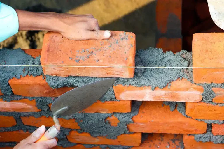 Construction en limite de propriété : les règles à connaître avant de bâtir