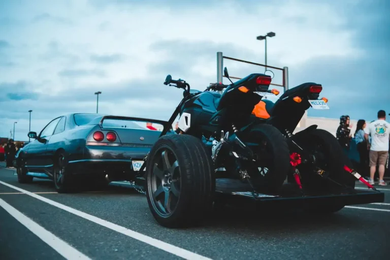 Location de remorque moto : bien choisir et arrimer